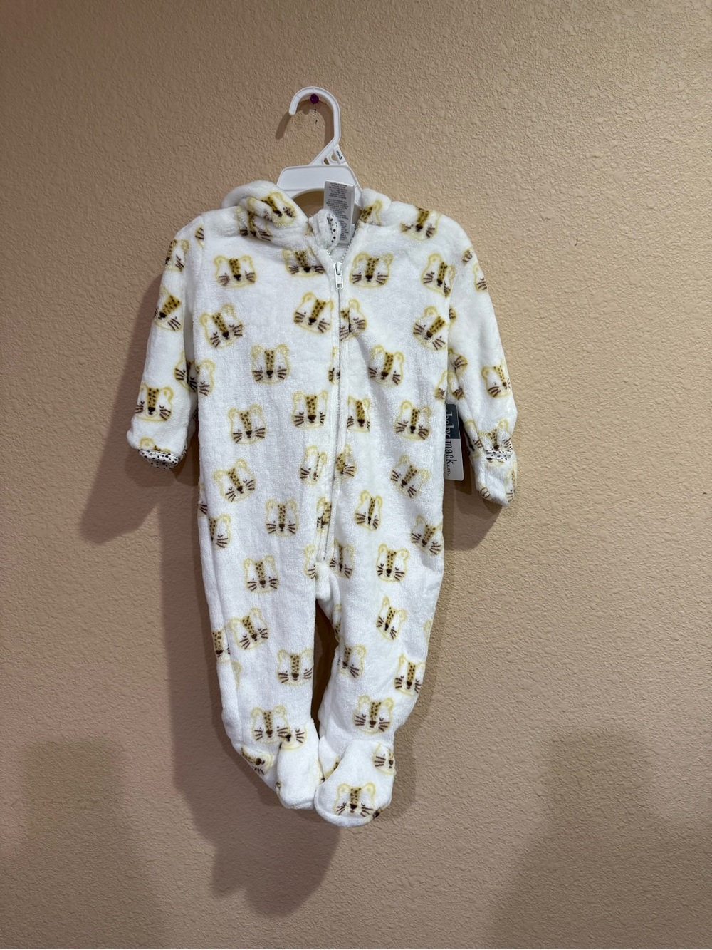6/9M snowsuit with hood NWT